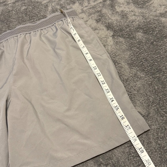 Fabletics Men's Fundamental II Light Gray Athletic Shorts Size Medium - Picture 5 of 6